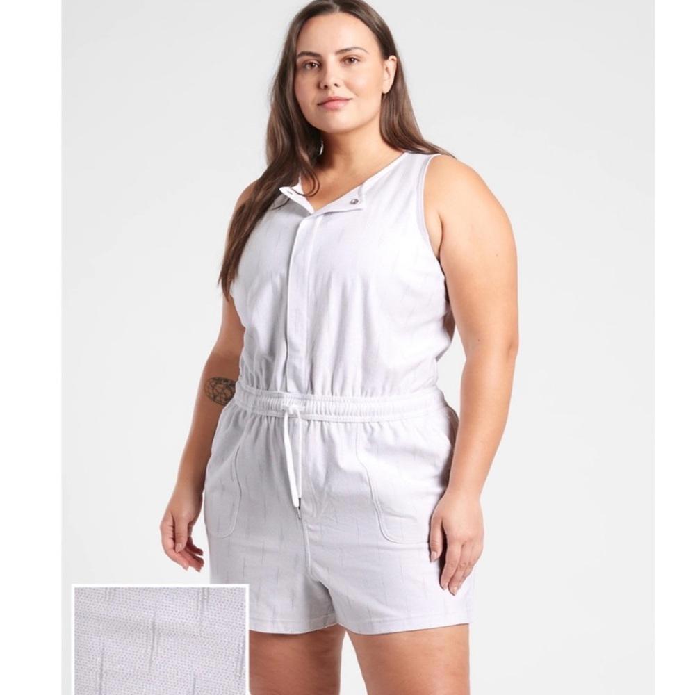 Athleta Farallon Romper White Gray Size 1X Sleeveless Snap Front Pockets New